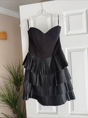 bebe Black Strapless Sweetheart Pleated Tiered Mini Dress